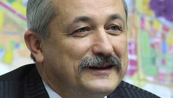 Vasili Kuibida. Político. En 1998 fue elegido como diputado a la Rada Suprema, pero lo rechazó porque también fue elegido alcalde de Lvov. En 2007 fue asesor del presidente de Ucrania Viktor Yushchenko.