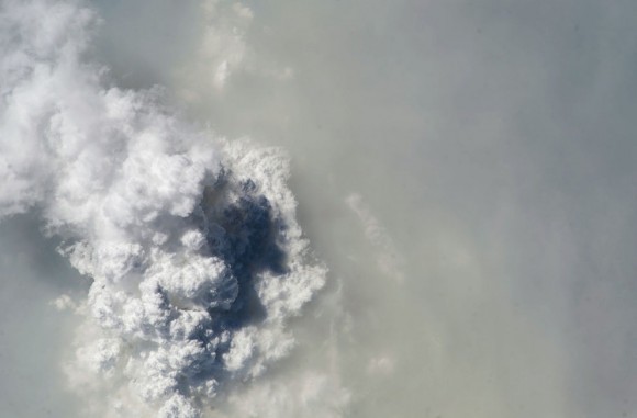 Neblina y nubes por encima de Malasia , visto desde la Estación Espacial Internacional el 13 de marzo de 2014. (NASA )