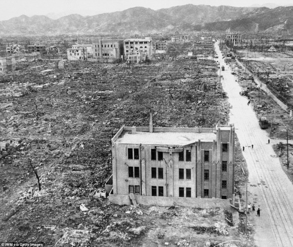 subastan imagen del bombardeo a Hiroshima7