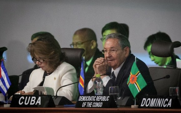Raúl Castro en la Cumbre del Grupo de los 77, en Santa Cruz, Bolivia. Foto: Xinhua.