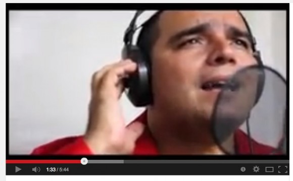 Médicos que atendieron a Chávez cantan Los amigos del amigo