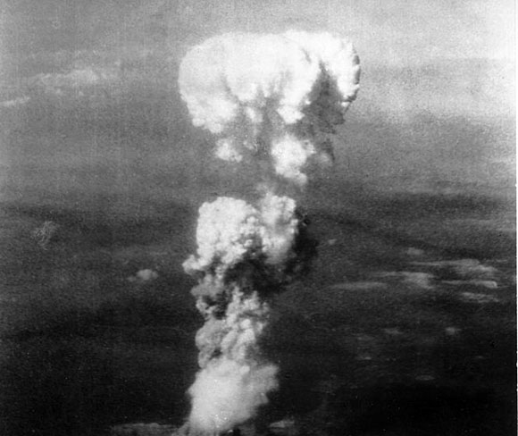 640px-Atomic_cloud_over_Hiroshima