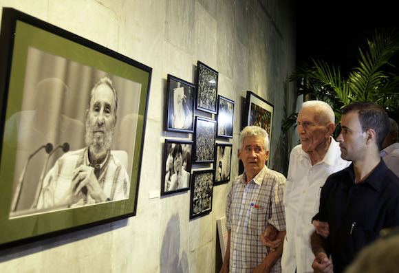 Inauguran en Cuba exposición fotográfica de Roberto Chile dedicada a Fidel Castro. Foto: Ismael Francisco/ Cubadebate