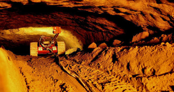 Uno de los robots 'guía' en los túneles de la excavación. Foto: Sergio Gómez.