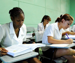A punto de graduarse como médicos en Cuba 600 jóvenes paquistaníes