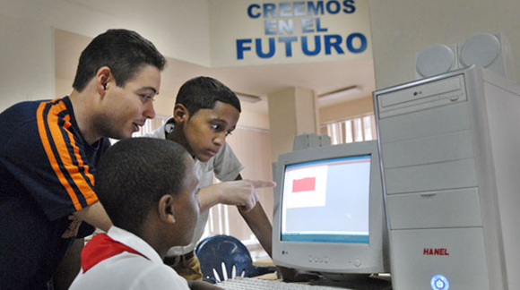 Cuba cumplirá sus compromisos con la Agenda Conectar 2020, asegura funcionario.