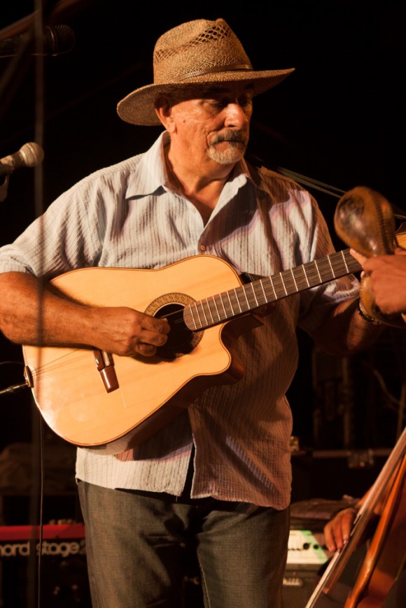 Pancho Amat durante presentación en El Chico como parte de la Gira por los barrios.