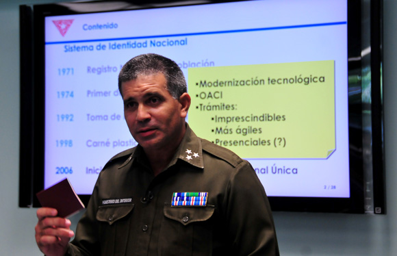 Coronel Mario Méndez Mayedo, 1er 2do Jefe Dirección, identificación, inmigración y extranjería. Foto: Ladyrene Pérez/ Cubadebate.