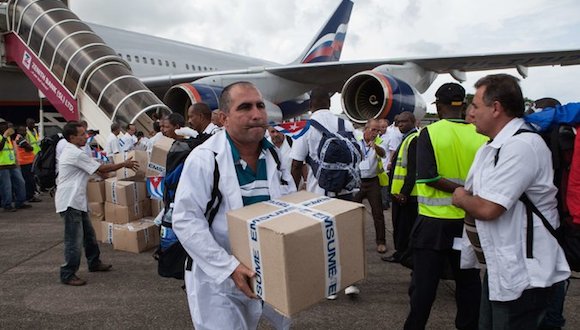 Médicos cubanos en Sierra Leona. Credit Florian Plaucheur/Agence France-Presse — Getty Images