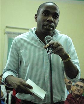 Yosley Carrero, periodista del Sistema Informativo de la TV cubana y miembro del Comité Nacional de la UPEC.