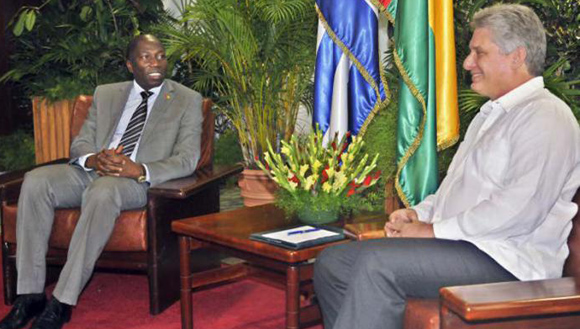 Primer vicepresidente cubano recibe a primer ministro Guinea Bissau 