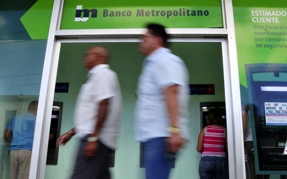 Banco Metropolitano en La Habana. Foto: Ladyrene Pérez/Cubadebate. 