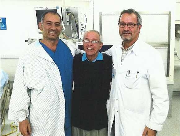 Gerone, Félix y Jorge, en la unidad intensiva del hospital, cuando el paciente ya estaba curado.