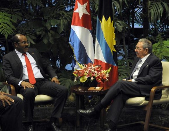 Sostuvo Raúl conversaciones oficiales con el Primer Ministro de Antigua y Barbuda
