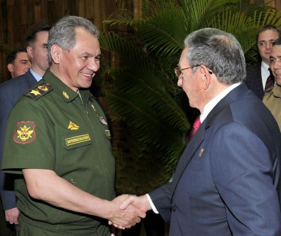 Recibió Raúl al Ministro de Defensa de Rusia