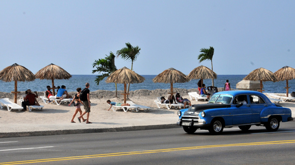 Der Strand am Malecón. (Quelle: Ladyrene Pérez/ Cubadebate)