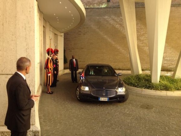Llegada al Vaticano del Presidente cubano Foto: Vaticano