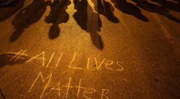 Una imagen de Baltimore: "Todas las vidas valen". Foto: AP