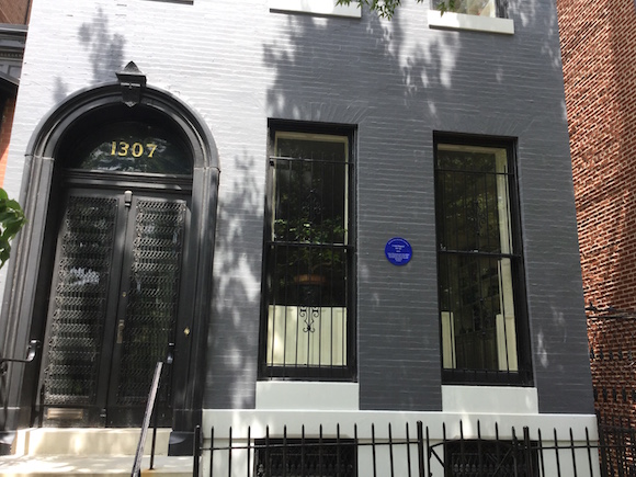La casa con el número 1307, de Park Avenue, en Baltimore, donde vivieron Scott Fitzgerald, Zelda Fitzgerald y su hija Scottie. Foto: The Baltimore Sun.