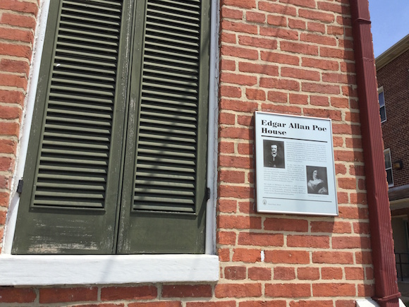 La casa del número 203, de la calle Amity en el Oeste de Baltimore, donde vivió Edgar Allan Poe. Foto: Cubadebate