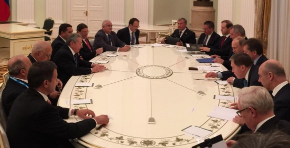 Durante el encuentro oficial, las delegaciones de Cuba y Rusia. Foto: TASS