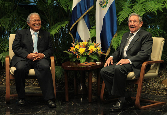 Raúl Castro recibió a Salvador Sánchez Cerén, presidente de El Salvador. Foto: Ismael Francisco/ Cubadebate.