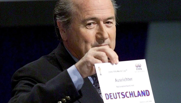 Imagen del sorteo donde Alemania es elegida sede de la Copa del Mundo que se celebraría en 2006. Foto: Reuters