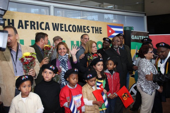 Los Cinco en Sudáfrica. Recibimiento Popular en el Aeropuerto. Foto: Deisy Francis Mexidor / Cubadebate