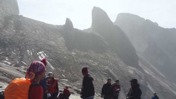Rescatan a escaladores en el monte Kinabalu, tras terremoto en Malasia