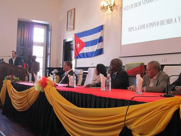 La visita fue recibida en el Comité Provincial del MPLA en Huíla.