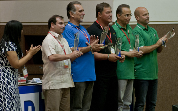 Los Cinco recibieron el Reconocimiento X Congreso de la UJC. Foto: Ladyrene Pérez/ Cubadebate.