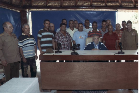 Fidel Castro sostuvo encuentro con trabajadores destacados en la producción de alimentos.