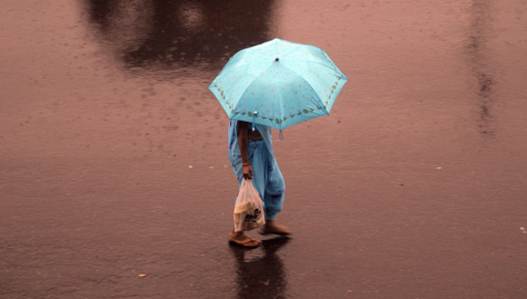 Intensas lluvias en la India dejan más de 200 mil personas damnificadas