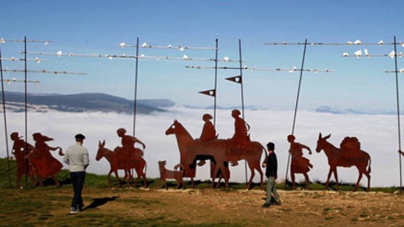 Imagen del Monumento a los Peregrinos, en el Monte de El Perdón.
