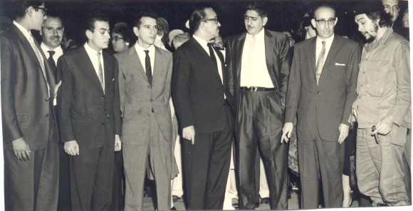 Askalani, el Che, Raúl Roa, Héctor Rodríguez Llompart (el primero a la izquierda).