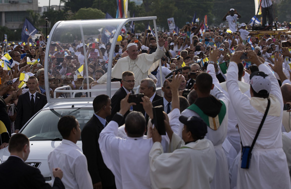 Llegada del Papa Francisco a la Plaza de la Revolución. Foto: Ismael Francisco/ Cubadebate.