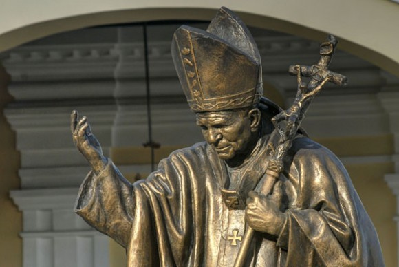 Juan Pablo II, esculrua realizada por Héctor Carrillo. Foto: AIN