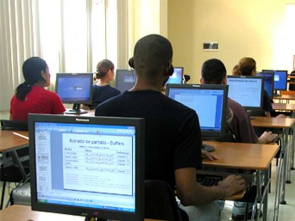 laboratorio-computacion-universidad-cubana