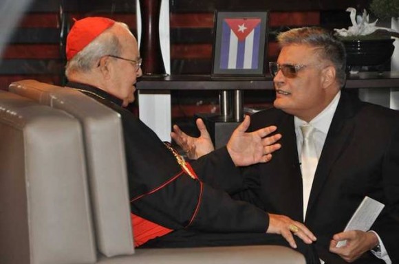 El Cardenal Jaime Ortega Alamino y Amaury Peréz Vidal. Foto: Yamil Santana/ Portal de la TV Cubana