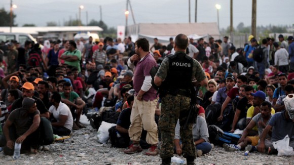 Aprueba Grecia Ley de asilo para frenar inmigración