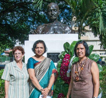 Homenaje a Ghandi en La habana. Foto: Siempre con Cuba / Orlando Perera