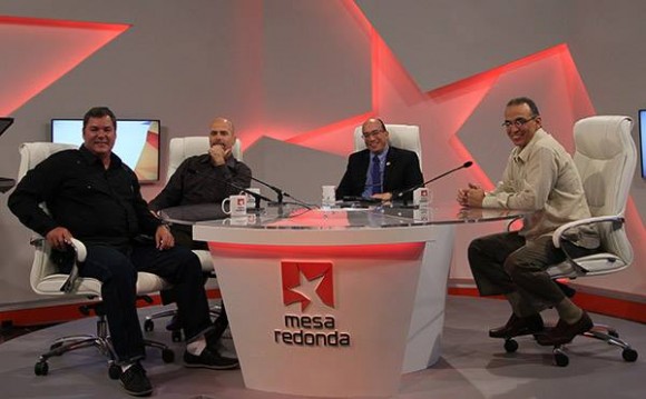 Gerardo, Ramón y Antonio en la Mesa Redonda, el 9 de enero de 2015. Foto: Ismael Francisco / Cubadebate