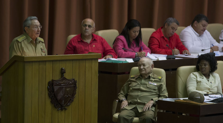 Raúl Castro: Jamás aceptaremos condicionamientos que laceren la soberanía de la Patria (+ Fotos)