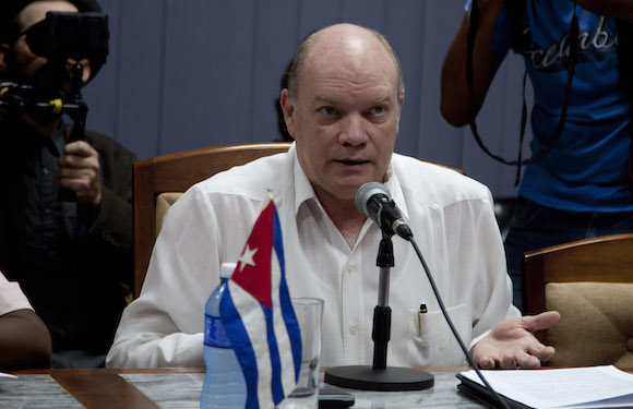 Greg Abbott, Gobernador de Texas, se reúne con el Ministro Rodrigo Malmierca, en La Habana. Foto: Ismael Francisco/ Cubadebate