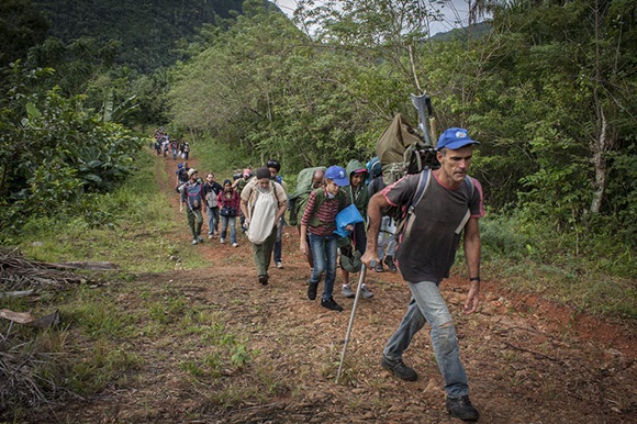 Con el liderazgo de Sandelis, coordinador del Movimiento de excursionismo cubano, comenzó la larga jornada hasta la cima.