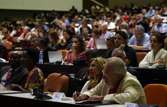 El intelectual argentino, Atilio Borón, presente en la conferencia de Betto. Foto: José Raúl Concepción/Cubadebate.