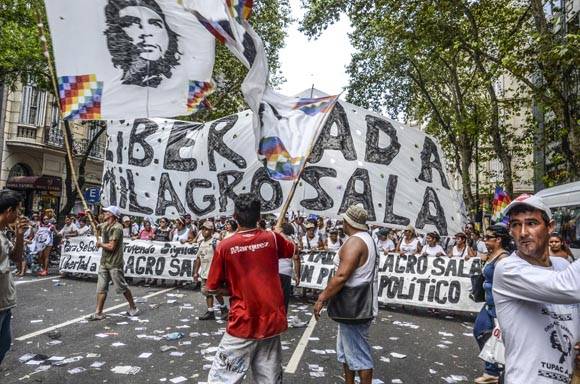 Denuncian en Plaza de Mayo sistema de despidos de Macri. Foto. Kaloian/Cubadebate