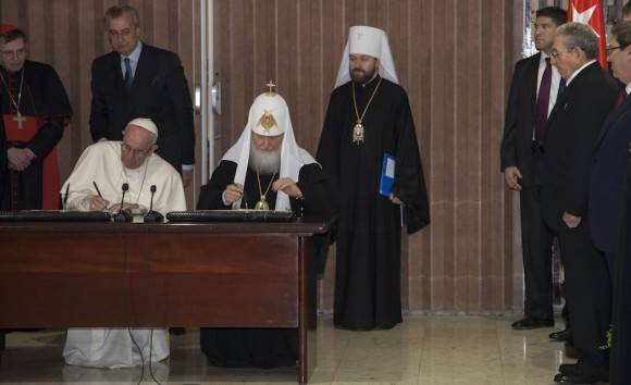 Pope Francis and Patriarch Kirill sign agreement in Cuba