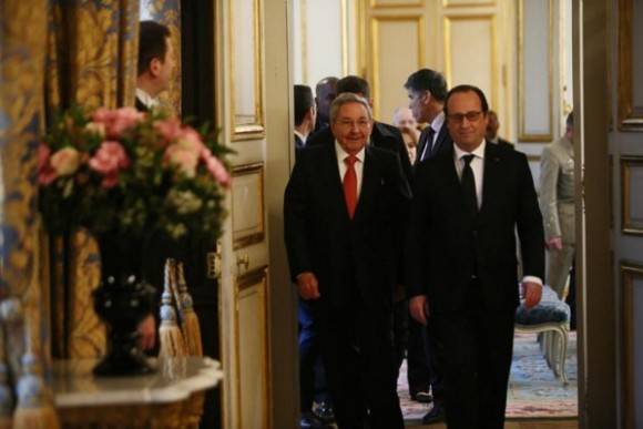 Raúl y Hollande llegan al Elíseo. Foto: Telesur