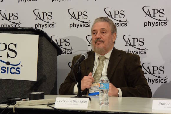 Fidel Castro Díaz-Balart en la Sociedad Estadounidense de Física (APS), en Washington.
